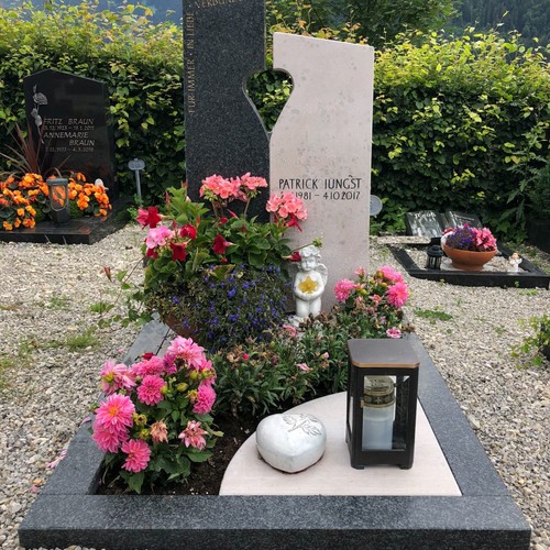 Urnenstein für einen jungen Mann
Friedhof Pfronten