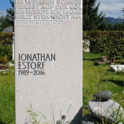 Urnenstein mit Spruchband
Friedhof Füssen